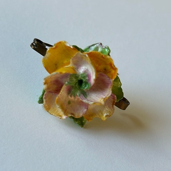 VINTAGE🗝️ Yellow Art Glass Flower with Metal Pin - Picture 1 of 6